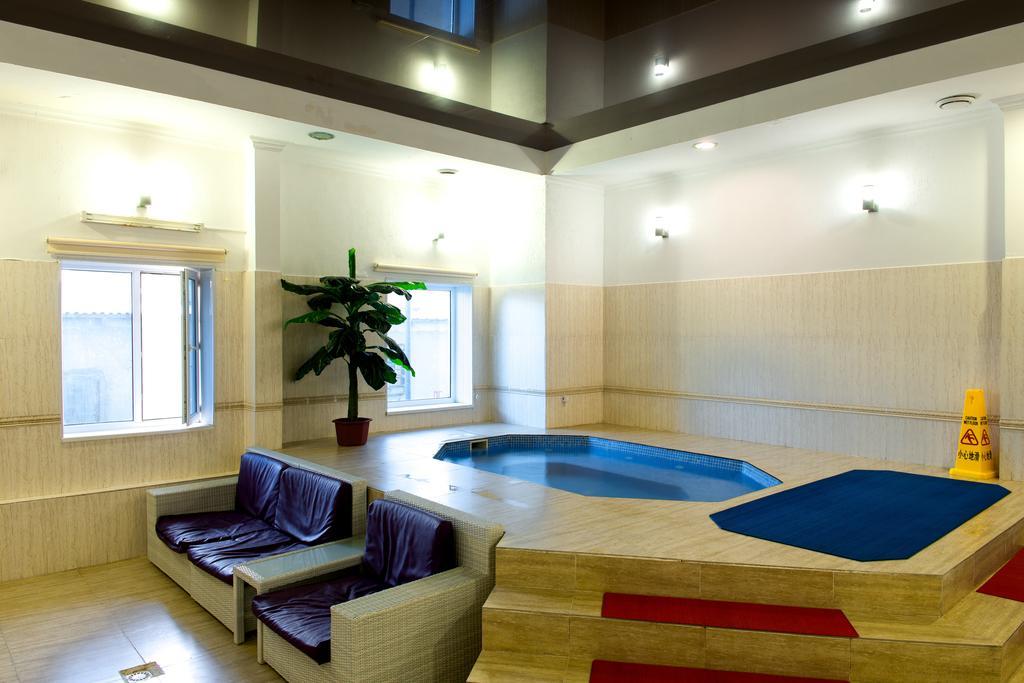 Hotel & Fitness Center Mandarin Актау Екстериор снимка